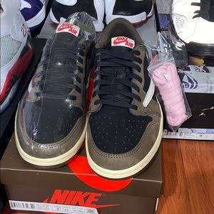 Jordan 1 low Traviss Scott